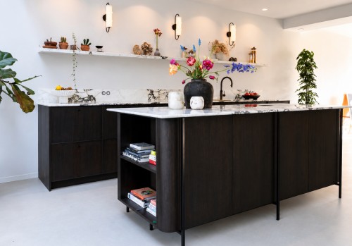 Calacatta Viola kookeiland en wandopstelling